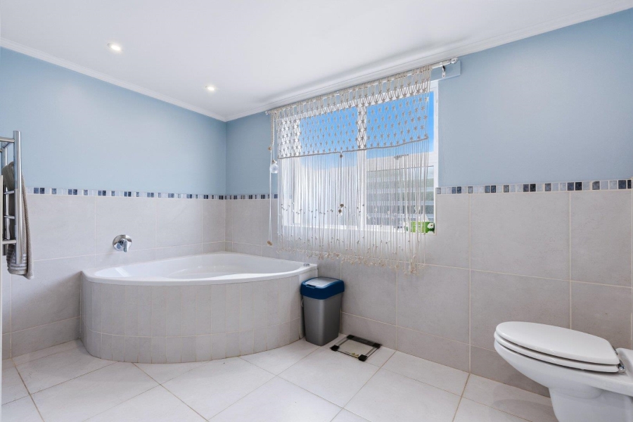 To Let 3 Bedroom Property for Rent in Northshore Western Cape